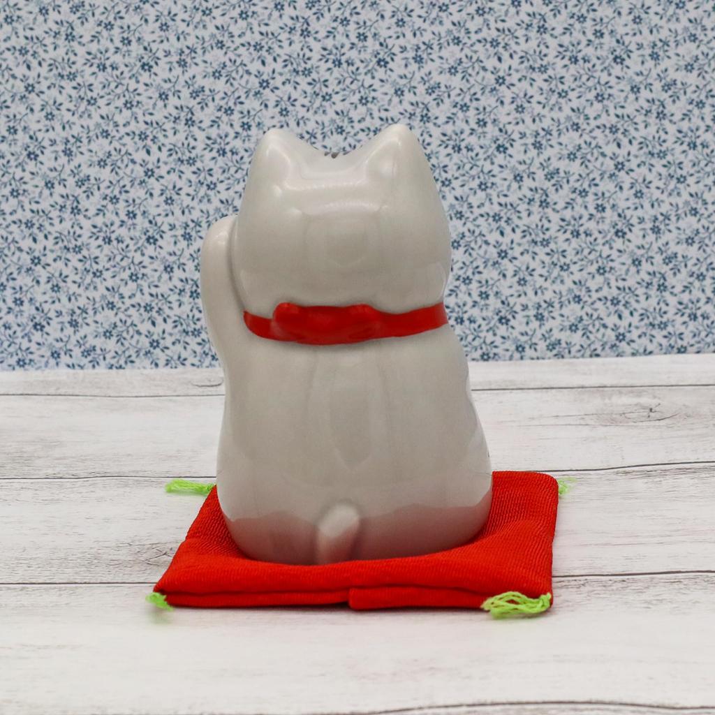 Yakushi Kiln Maneki-neko (Mabatora, Medium) Bring Good Fortune (with Good Luck Sticker)