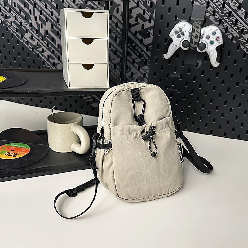 Niche fashion is popular this year, casual pleated drawstring sports shoulder messenger bag 2025 new trendy small square bag