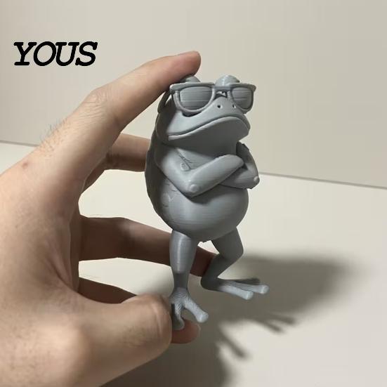 Crossed Arms Frog Statue 3D Printed Figure, Mini Desktop Ornament, Simulated Model Tsundere Collectible with Sunglasses Arms, Standing for Desk,