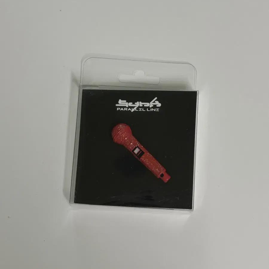 

Нераспечатанный значок-микрофон с атрибутикой Aespa Winter