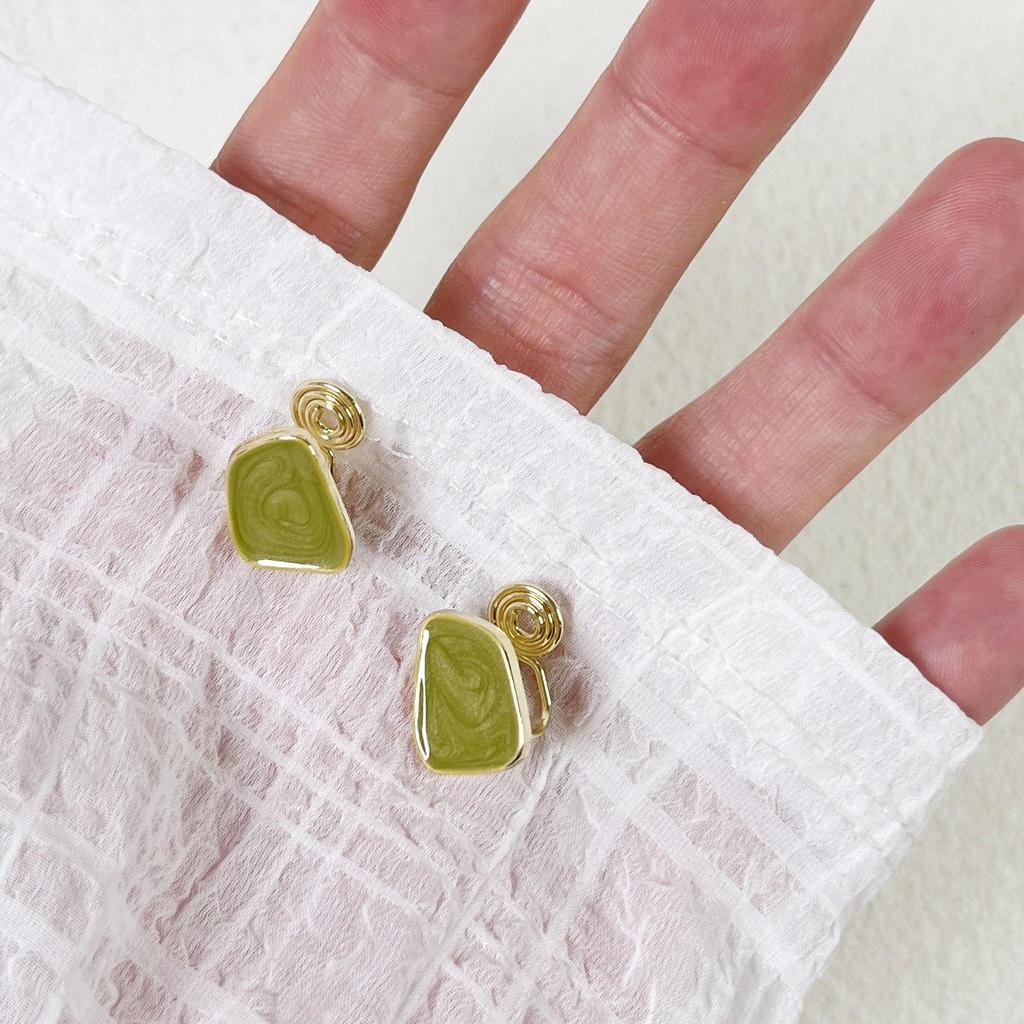 Vintage French Pearl No-Pierce Earrings: Elegant Luxury Clip-ons for Women