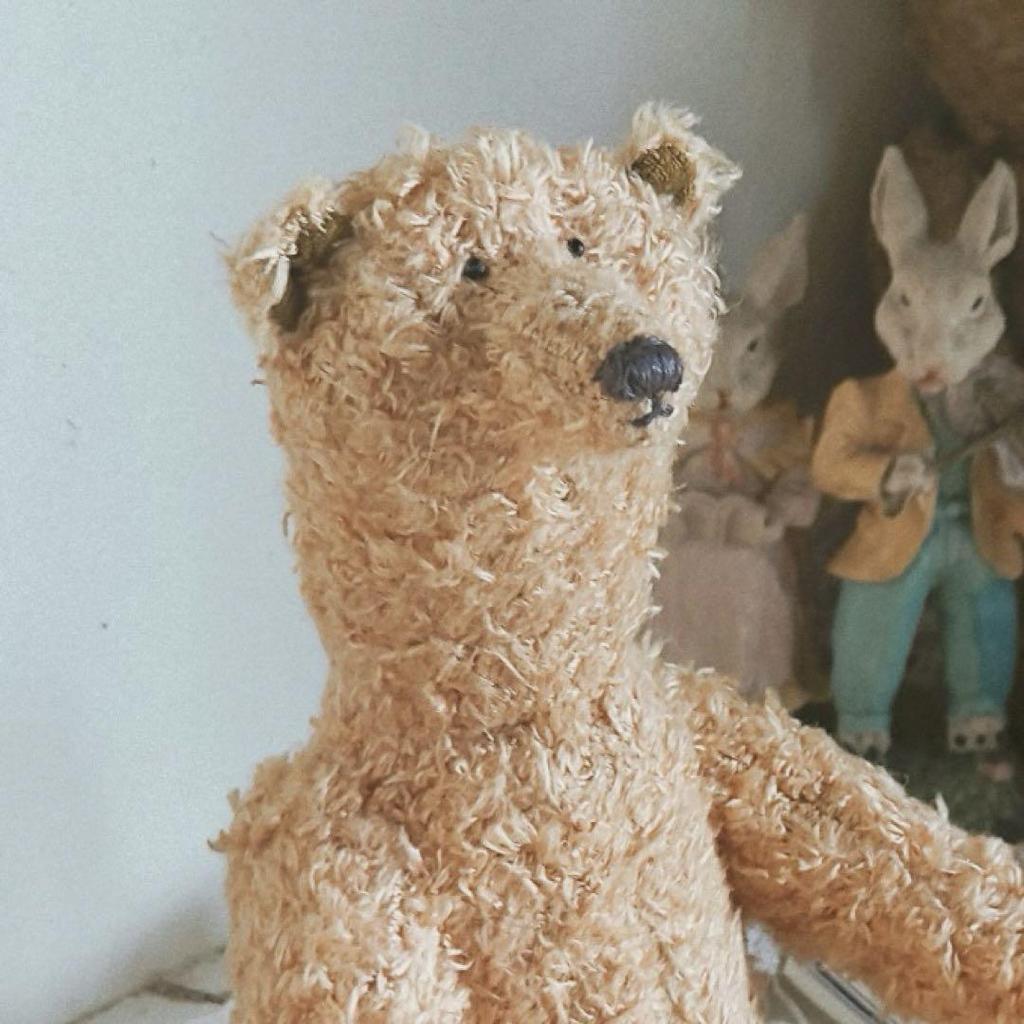 [USED] Gentle Lady Bear Teddy Bear Handmade by Overseas Artists