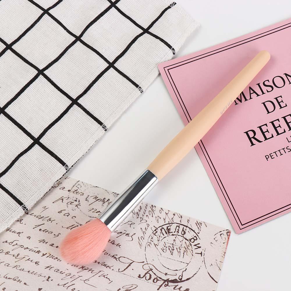 

Refined Flame Powder Blusher Brush Professional High Gloss Brush Highlighter розовый