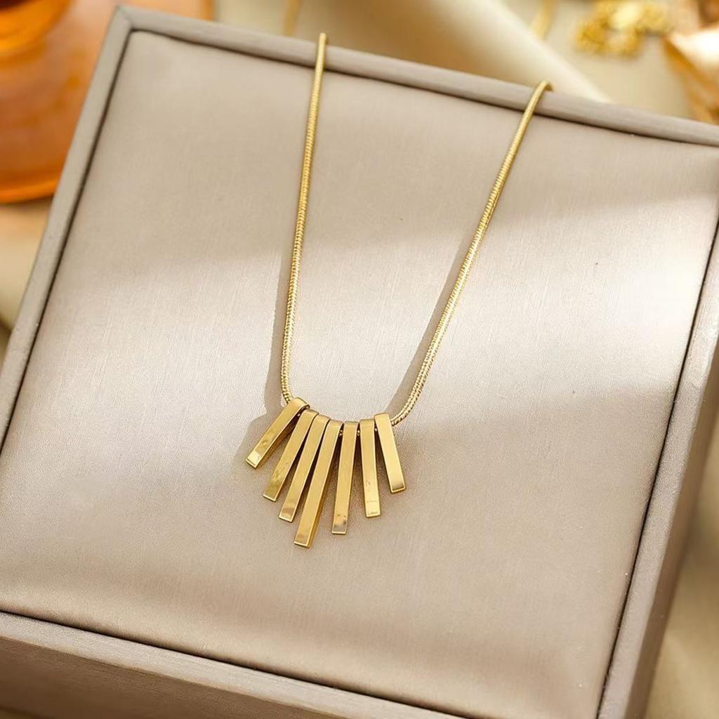 Titanium Steel Necklace For Women Elegant Simple Fashion Zircon Collarbone Chain Light Luxury Niche Jewelry