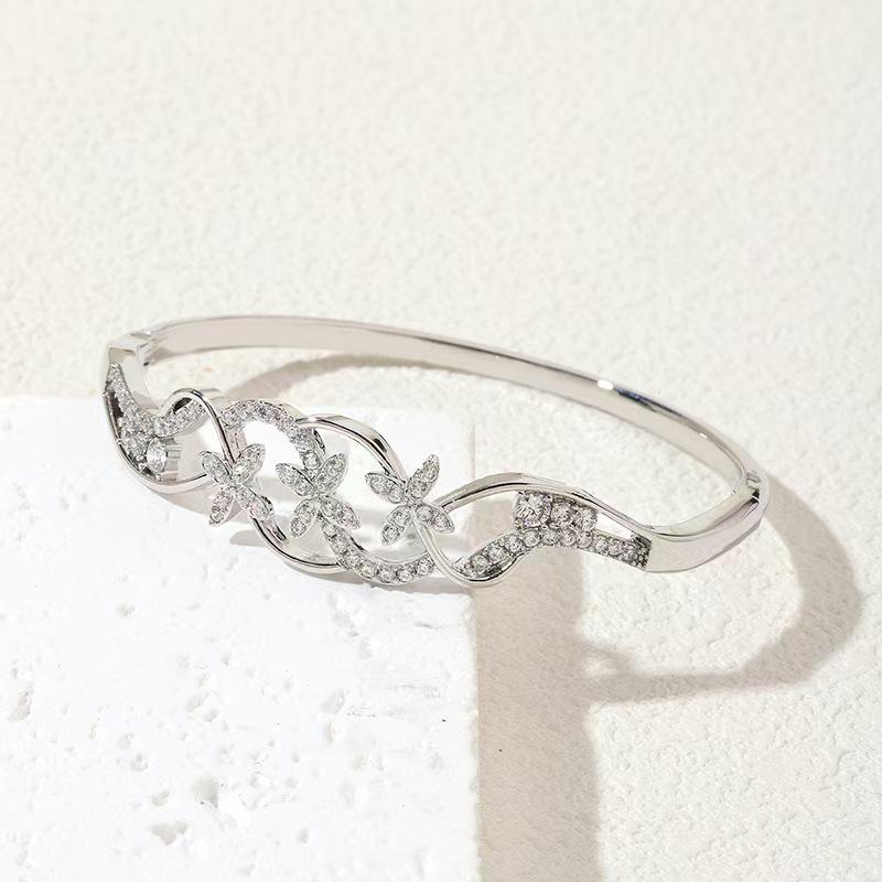 Damska Europejska i Amerykańska Bransoletka z Cyrkoniami: Wysokiej klasy, Wszechstronny, Serce w kształcie ósemki