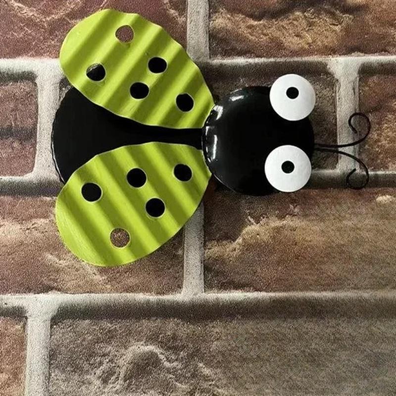 

1 Pcs Creative Handicrafts Iron Beetle Hand-painted Home Courtyard Balcony Villa Grassland Wall Decoration Home Accessories зелений