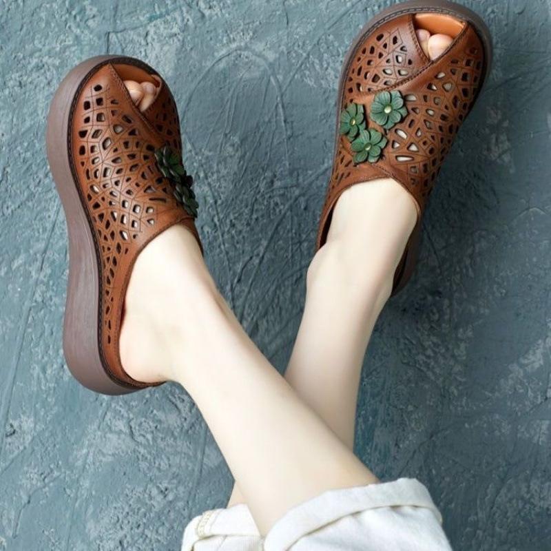 Sandals women 2025 summer women's shoes real soft leather hollow sandals retro middle-aged and elderly outer wear fish mouth slippers