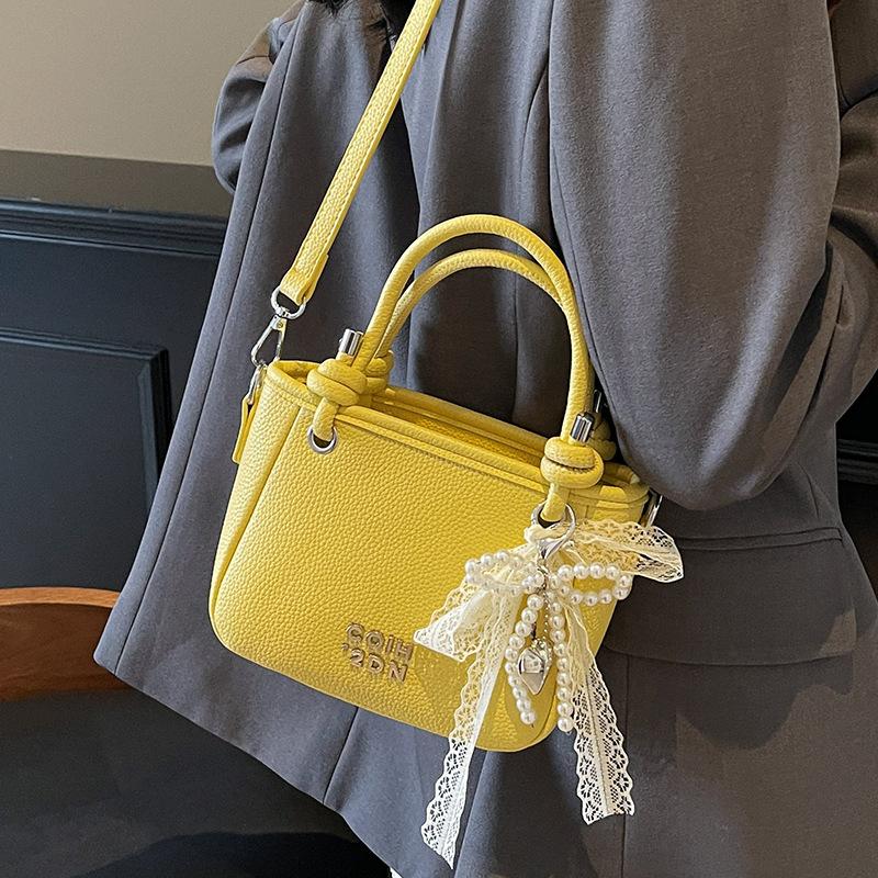 This year, the popular lychee pattern is simple and high-end, portable bucket bag, women's commuting versatile casual style messenger bag