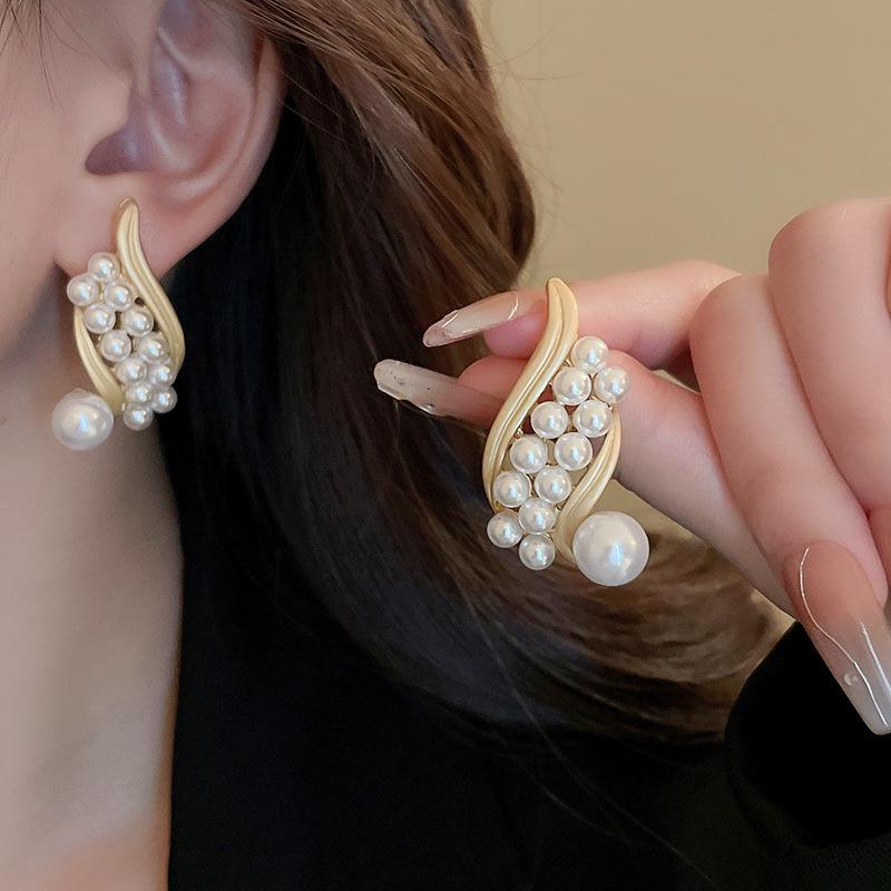 Real Gold-Plated Silver Needle Heart-Shaped Freshwater Pearl Earrings, Vintage Chinese Style