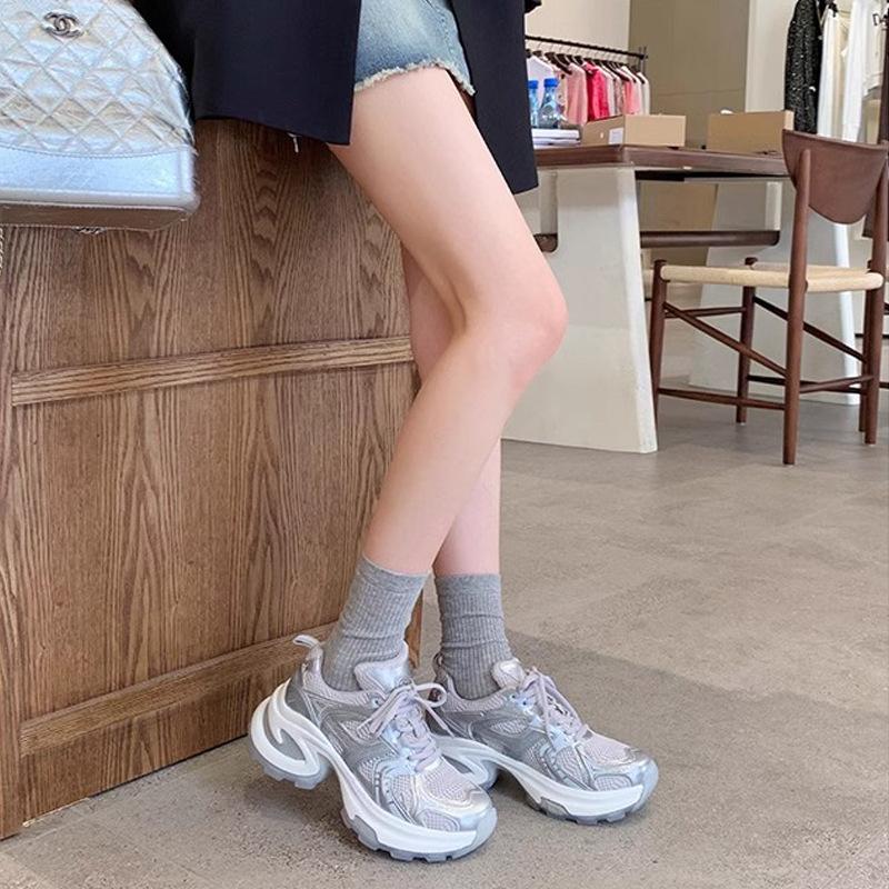 Grape mother same summer new lightweight sports shoes breathable mesh thick sole heightening dad shoes women