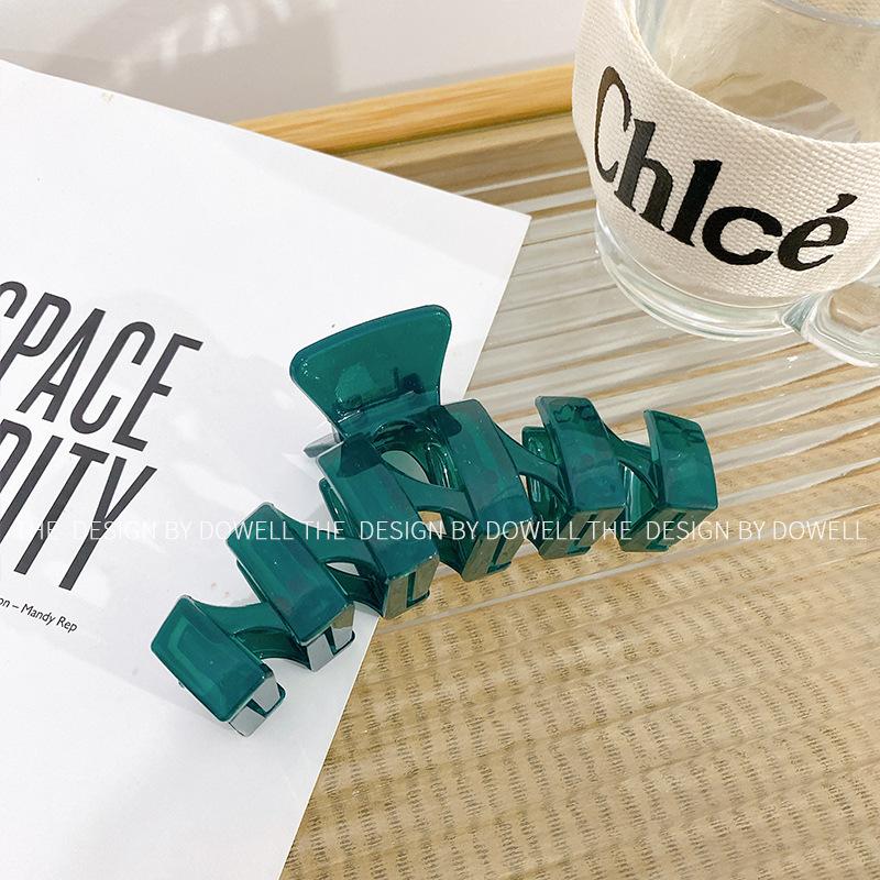 Fashionforward Hair Resin Grab Clip In Stylish Deep Green And Late Sunset Red For Trendy Looks