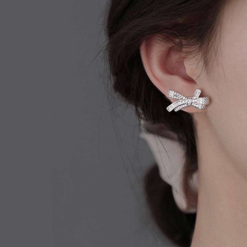 Cercei cu Fundiță cu Diamante Complete pentru Femei, Cercei cu Temperament de Personalitate de Lux Ușor, Bijuterii Delicate pentru Urechi cu Senzualitate Premium