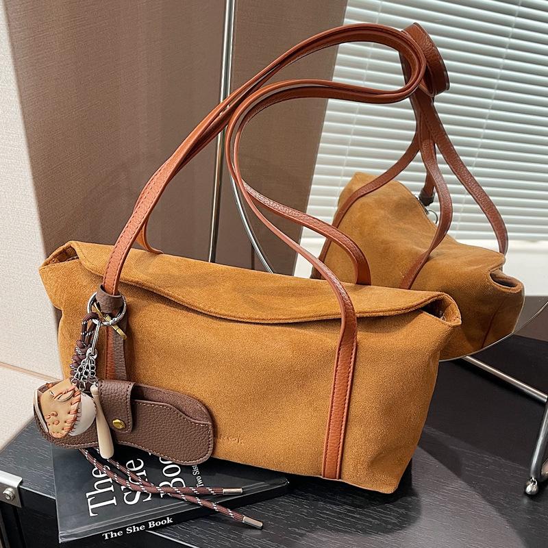 Autumn and winter suede bag women's 2025 new commuter versatile work niche single shoulder armpit bag pillow bag
