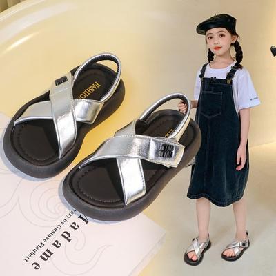 Mode Neue Mädchensandalen 2024 Sommer Kinder Lässige Cross-Strandsandalen Mode Zehenfrei Kinder Prinzessin Weichboden-Sandalen Klettverschluss