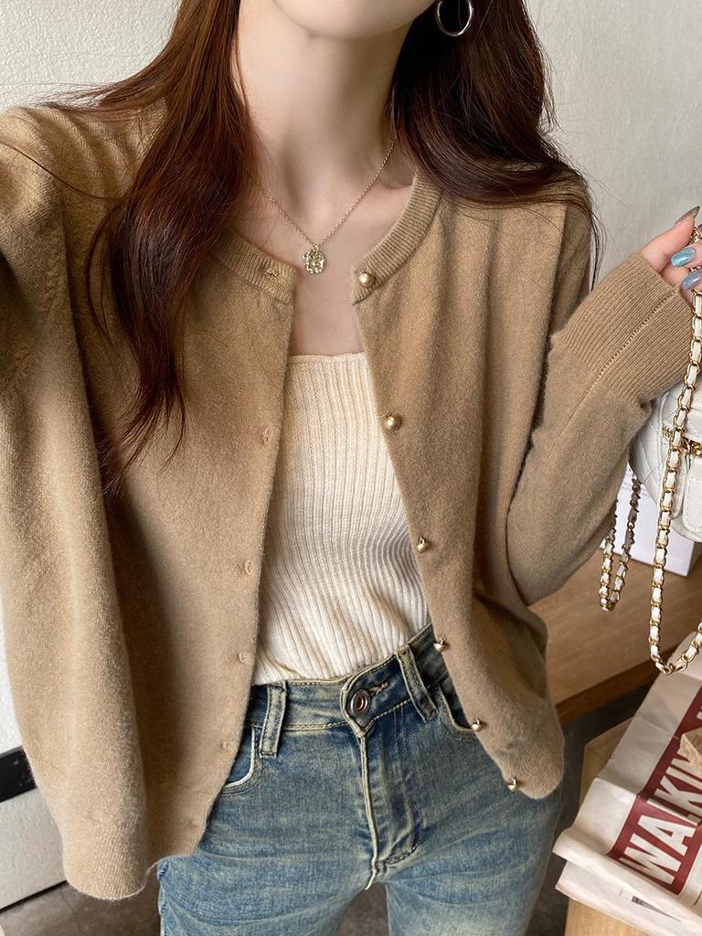 Women's Gray Knit Cardigan - High-End Wool, Long Sleeve, Waist-Cinched, Early Autumn Outerwear.