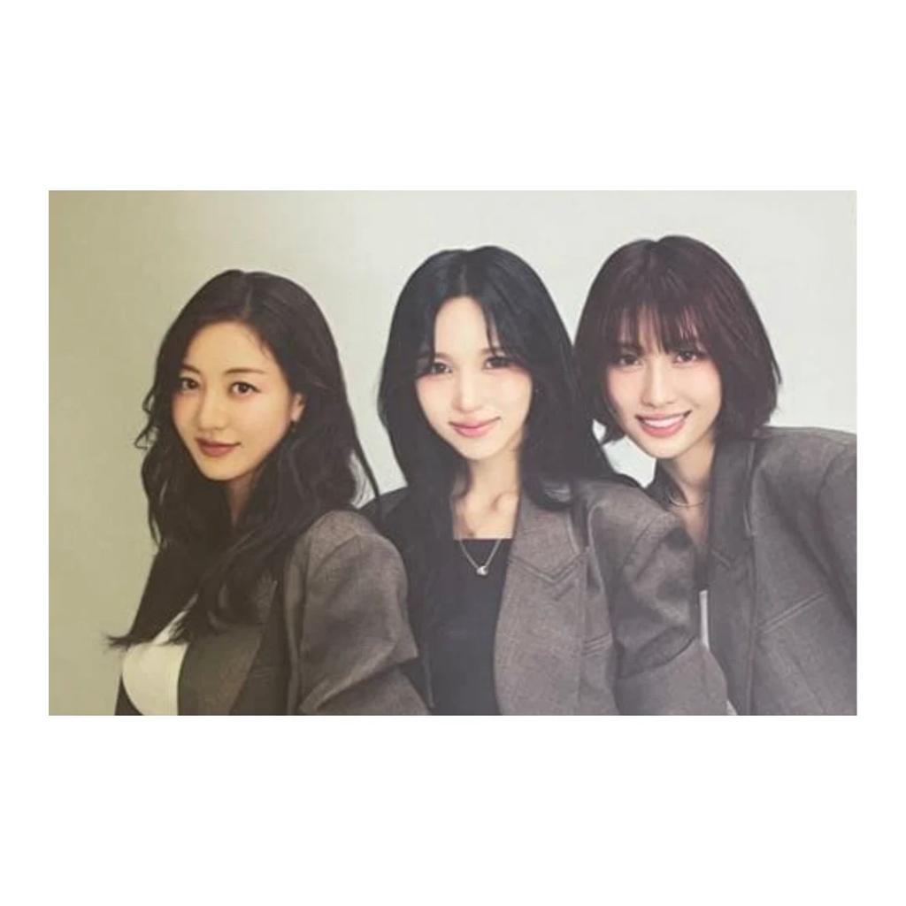 TWICE CARD FOTO SEZONUL SALUTĂRILOR 2026 OFICIAL JYP Fani