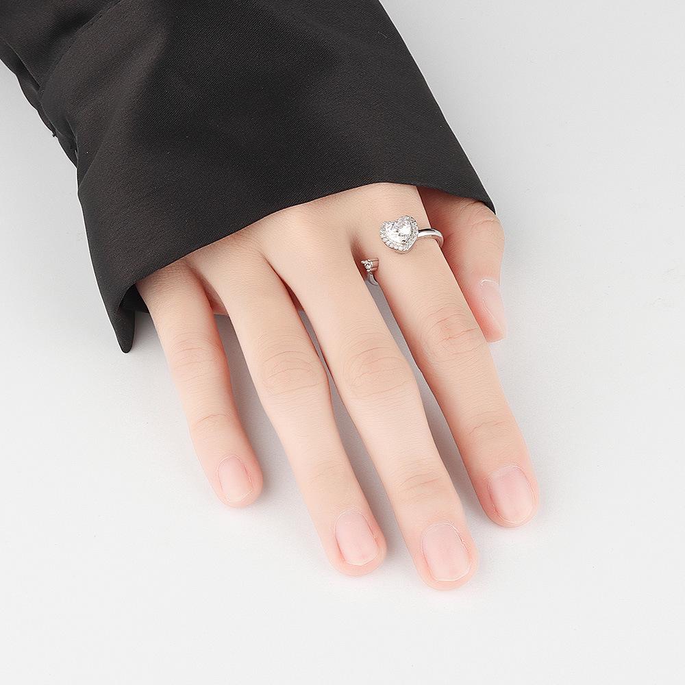 Trendy Rotatable Heart Ring - Personality and Stress Relief Adjustable Jewelry