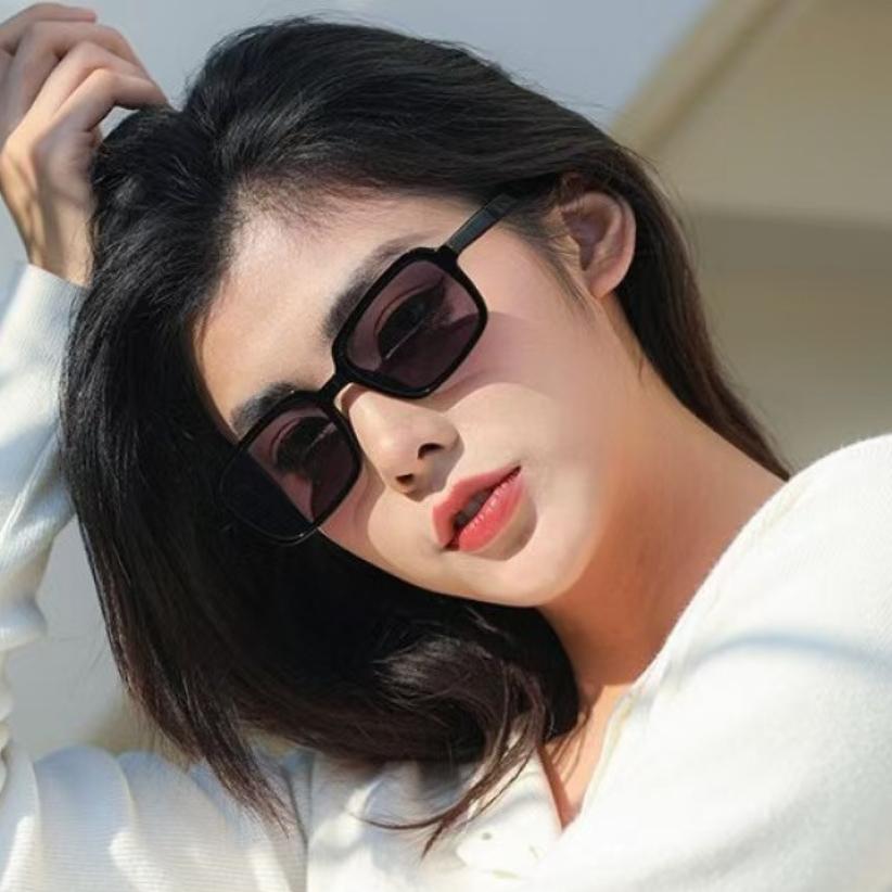 Vintage Square Sunglasses Woman Mirror Retro Rivet Sun Glasses Fashion Female Brand Designer Glasses Fashion Black Eyewear
