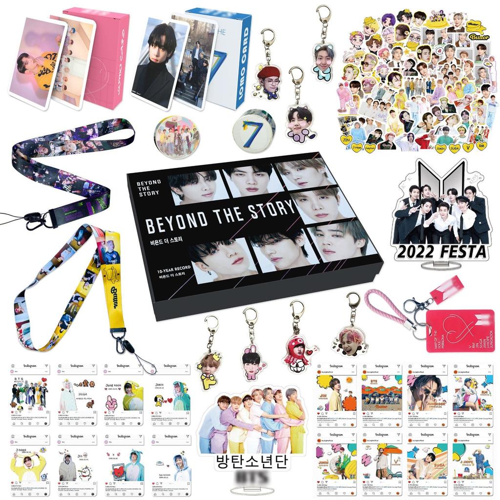 Kpop BTS Beyond The Story 10 Yıl Kaydı Ürün Hediye Kutusu Seti Lomo Kartlar Standee Sevimli Anahtarlıklar Kordon Çıkartmalar ile ARMY Hayranları Koleksiyonu için