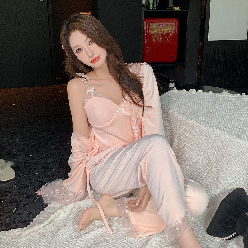 

Бархатный пижамный комплект 2025: Женский трехпредметный весенне-осенний комплект, с нагрудными вкладышами, с длинным рукавом, длинные брюки – стильная одежда для дома и улицы L розовый