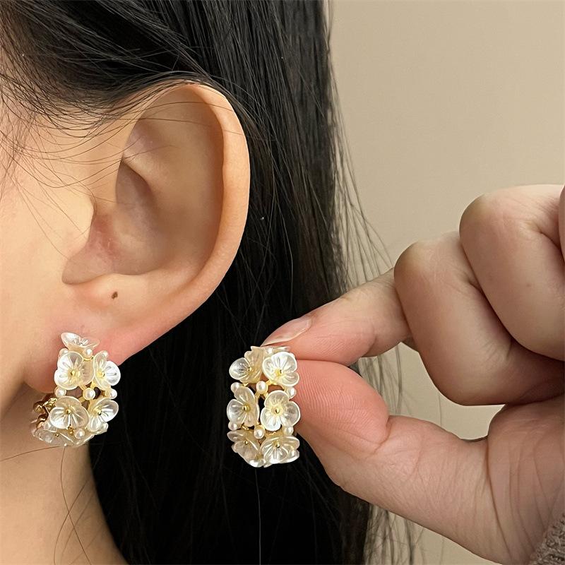 Elegant Temperament Shell Flower Earrings Korean Imitation Pearl Flower Circle Earrings For Women Sweet Unique Jewelry Gifts