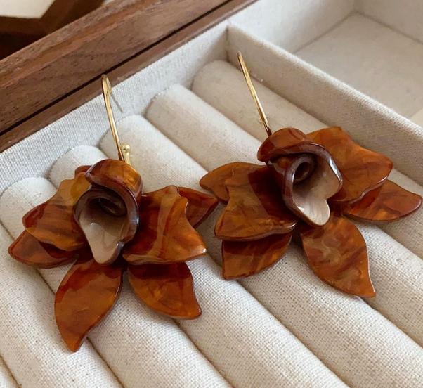 Акриловые серьги-цветы One Size