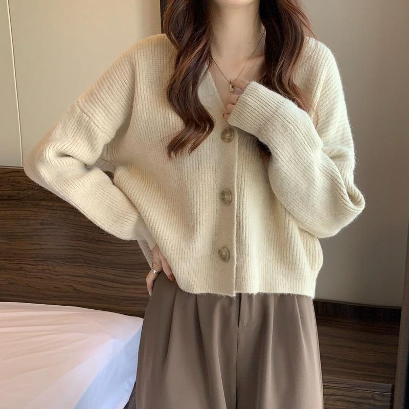 New small fresh knitted cardigan avocado green women's design sense fashion v-neck versatile sweater jacket women