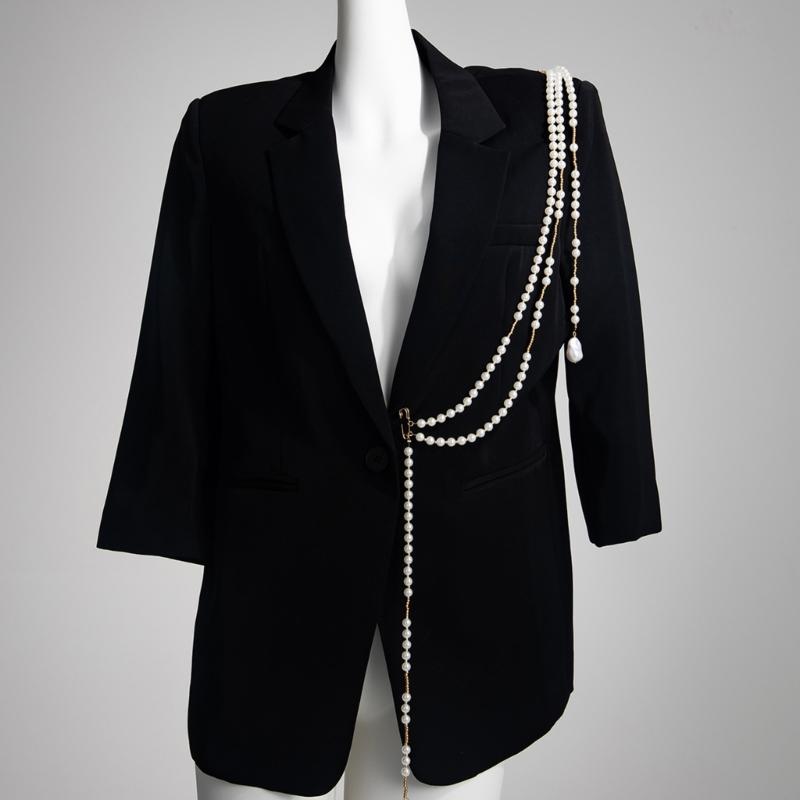 Stilvoller Perlenquasten Halsketten-Brosche mit Kunstperlen Modische Bekleidungsaccessoires für Partys und die Arbeit