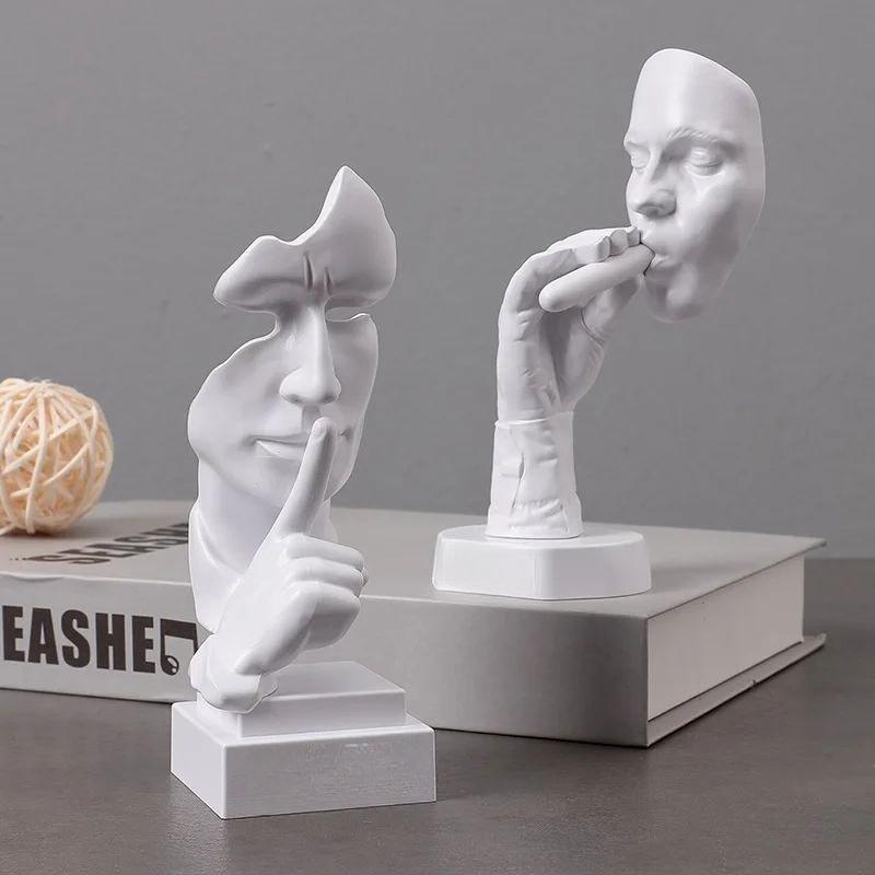 13.5cm Mini Smoking Man Statue Plastic Sculpture For Gentleman's Den Retro Bar Decor Abstract Silence is Golden Ornament Gift