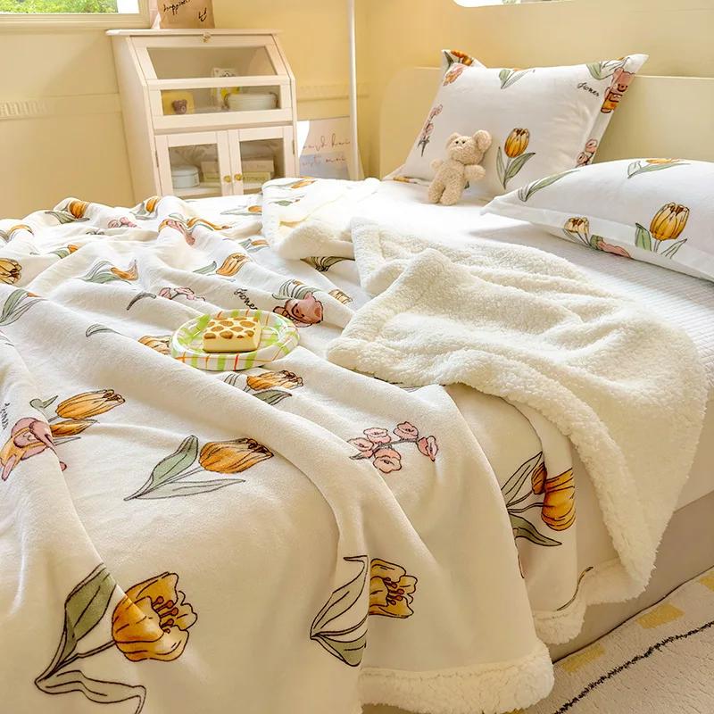 Winter Cartoon Printed Lamb Wool Blanket Thick and Warm Coral Fleece Blanket for Office Napping Fluffy Soft Plush Bedspread