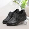 Work shoes middle-aged and elderly middle-aged mother shoes soft leather new soft-soled wedge heel women's shoes medium heel single shoes women 2025
