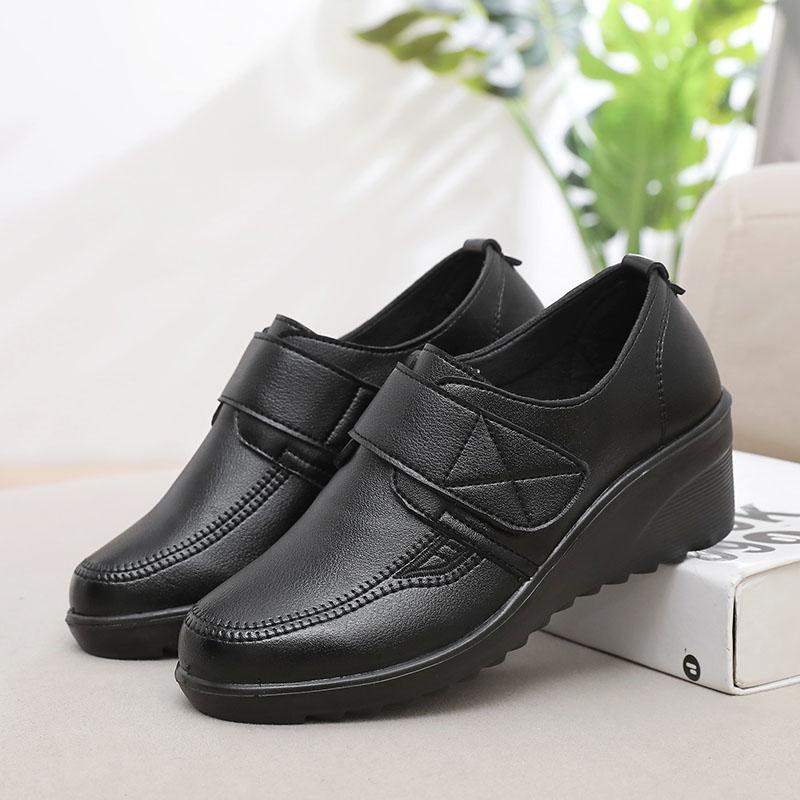 Work shoes middle-aged and elderly middle-aged mother shoes soft leather new soft-soled wedge heel women's shoes medium heel single shoes women 2025