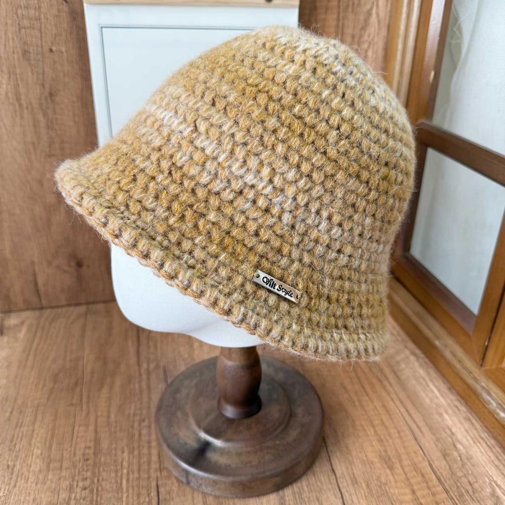 Autumn and winter atmosphere mixed color knitted bucket basin hat women rough crocheting craft metal small label literary style bucket hat