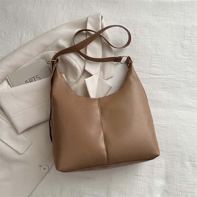 Retro commuting texture 2025 casual large capacity popular this year Korean version temperament underarm tote shoulder bag women's bag