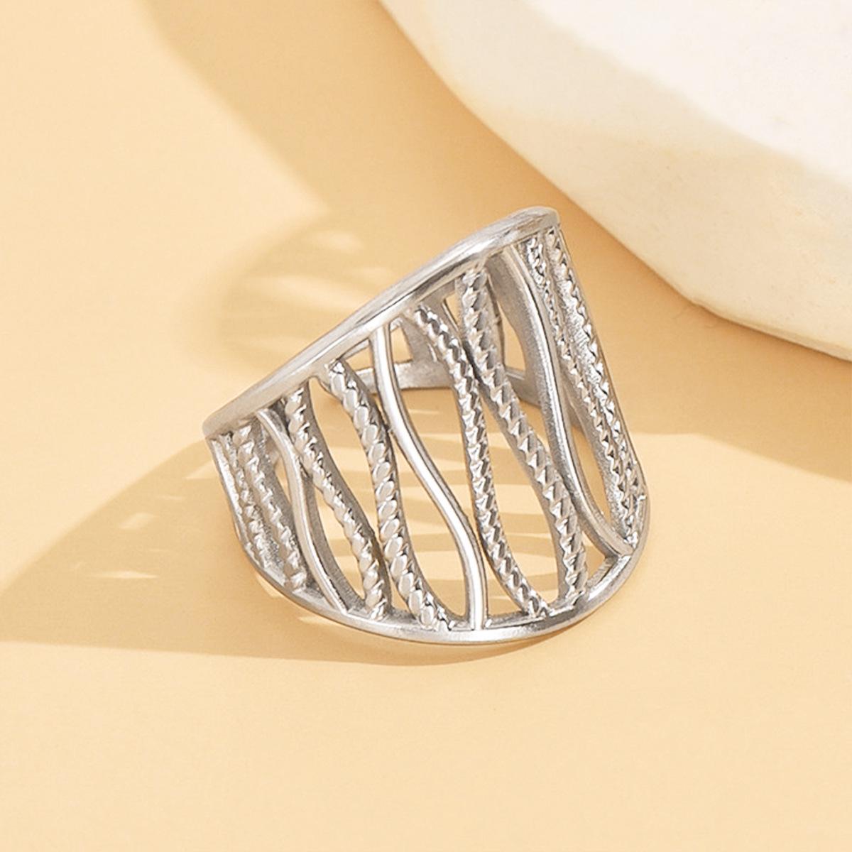 Elegant Adjustable Twist Ring: European & American Stainless Steel Geometric Curve Design