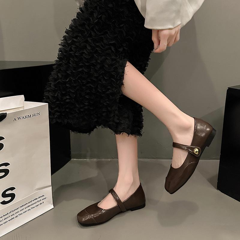 

New Style Shoes - Women s Low-heeled Slip-on Shoes, Retro Flat Shoes 40
