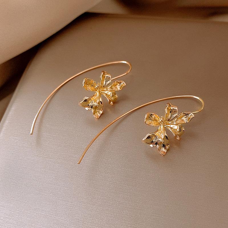 Silver Needle High-End Tassel Earrings – Elegant, Fashionable, Simple Design with a Unique Touch.
