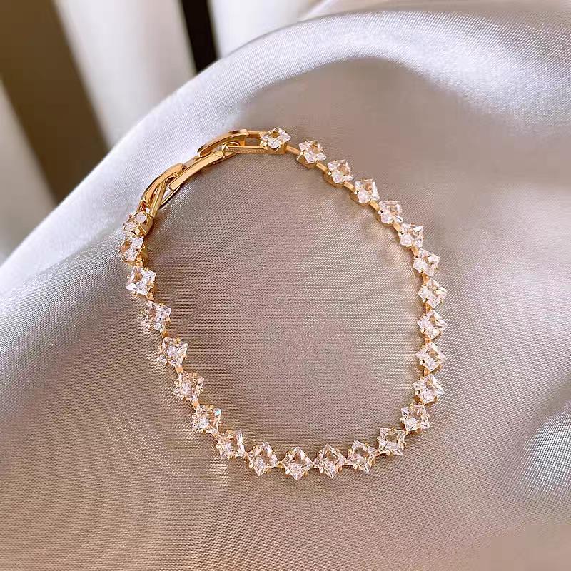 Роскошный браслет с белым цирконом 4x4 мм Yellow White with Gold Base