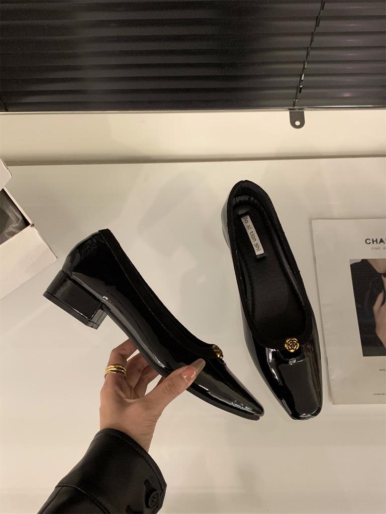 Coarse heel black commuter single shoes women's shoes new spring and autumn red with skirt square head shoes