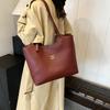 Fashion large-capacity bag women's 2025 autumn and winter retro shoulder bag Korean version niche high-end casual women's bag