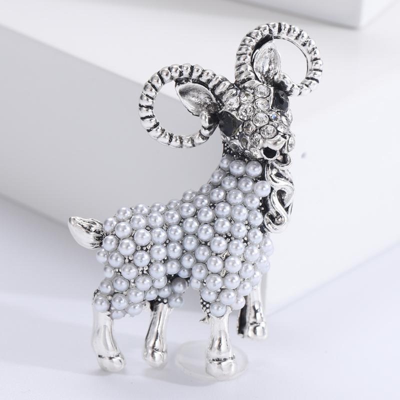 Cute Pearl Goat Animal Brooch 1Pcs Retro Style Lapel Pin for Women Sweater Accessory Perfect Party Gift for Friends