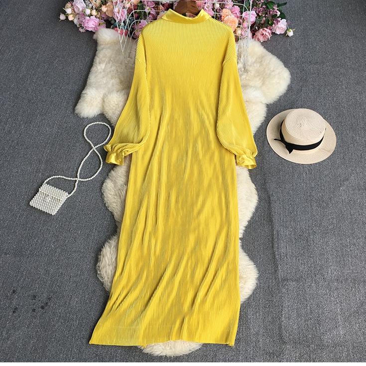 Letnia, jednokolorowa, luźna plisowana sukienka z klapami