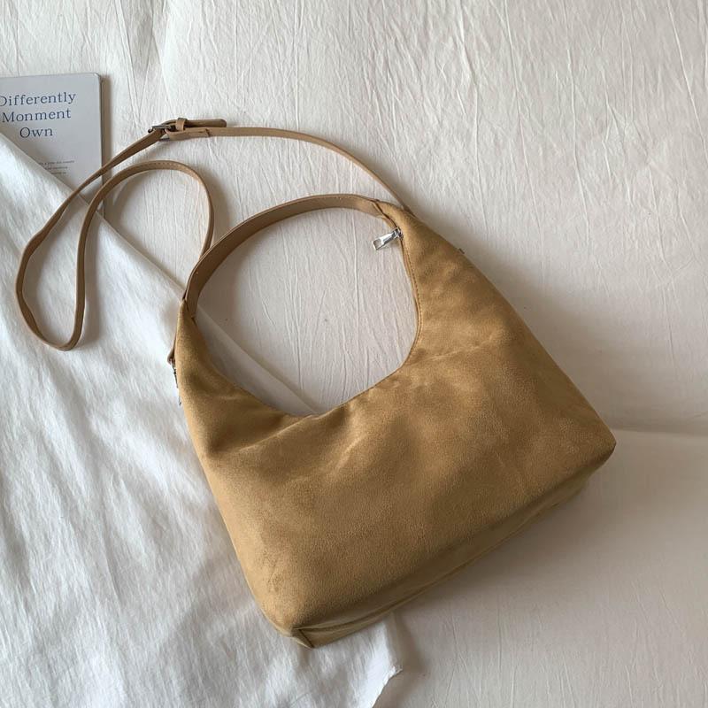 Large Capacity Small Square Bag New Autumn Fashion Retro Shoulder Bag High Value Simple Commuter Bag