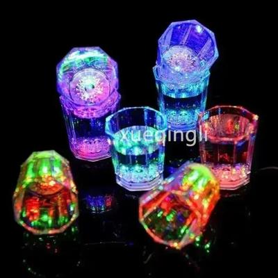 1PC Mini LED Blikající Plastový Nápoj Šálek na víno Bar Dekorativní Party Club Hrnek Barva Blikající světlo Hrnek na whisky pro bar