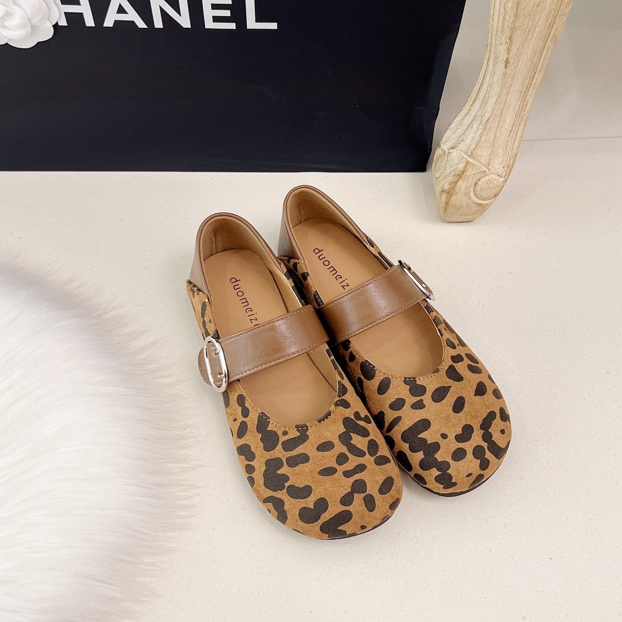 

Корейская версия замшевых туфель с круглым носком, женские 2025, новая осень, ретро леопардовый принт, модные Мэри Джейн, маленькие кожаные туфли 40 цветной печати леопарда