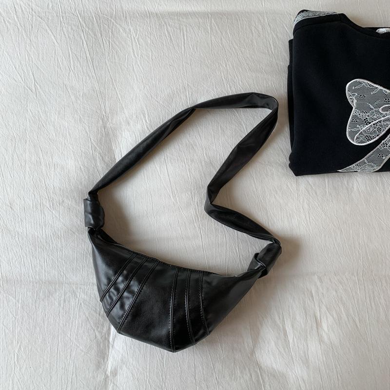 

Internet celebrity croissant bag croissant bag niche texture messenger bag women s 2025 autumn and winter new large-capacity shoulder bag tide
