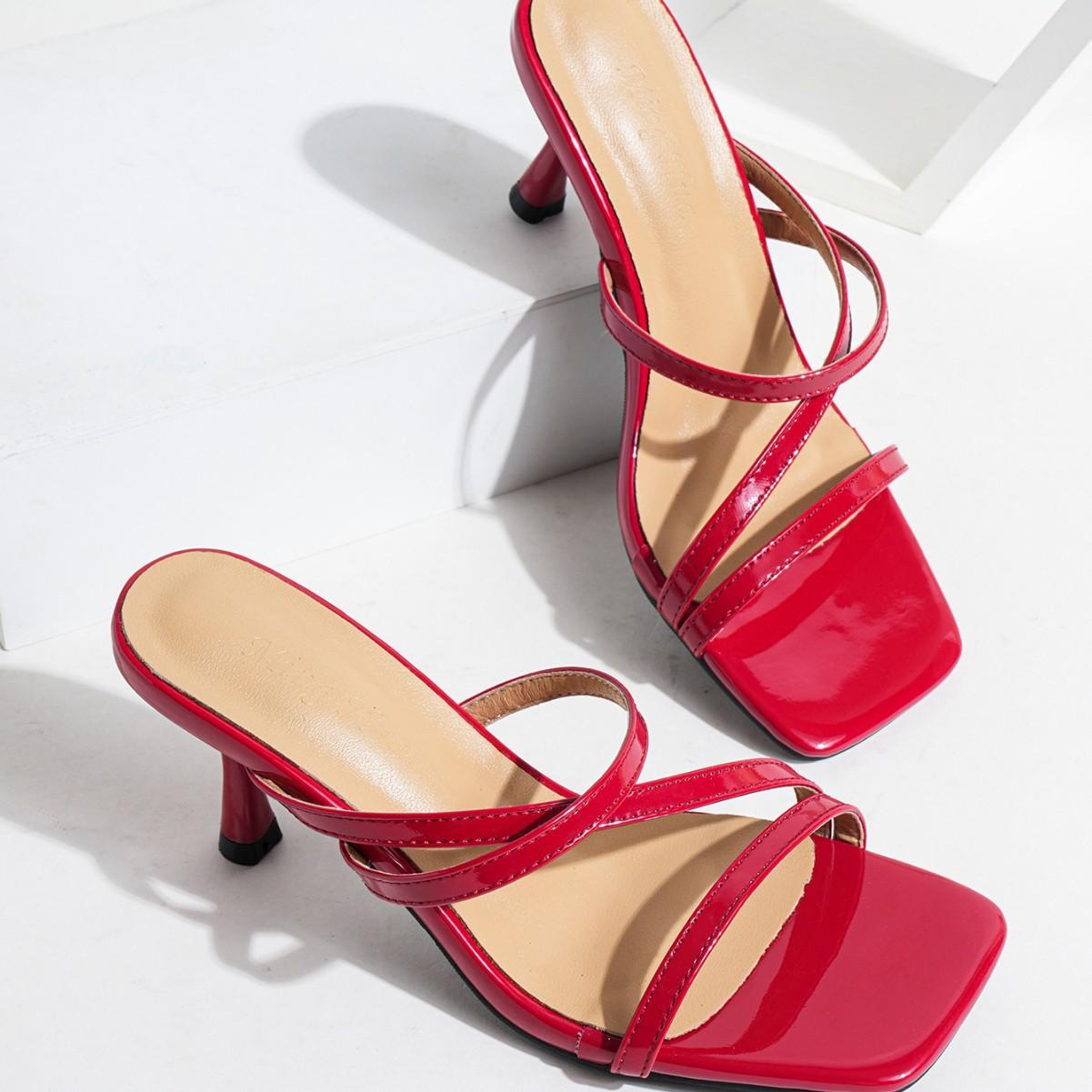 

Красные шлепанцы с квадратным носком, женские, изысканный сказочный стиль, лето 2025, новые, каблук-рюмочка 77 см, тонкий каблук, темпераментные сандалии 39 красный