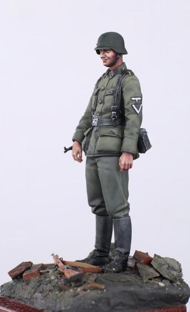 The Body WW2 22nd SS Volunteer Cavalry Division Maria Theresa Soldier 2 Resin Kit TBO35230 1/35 (person)