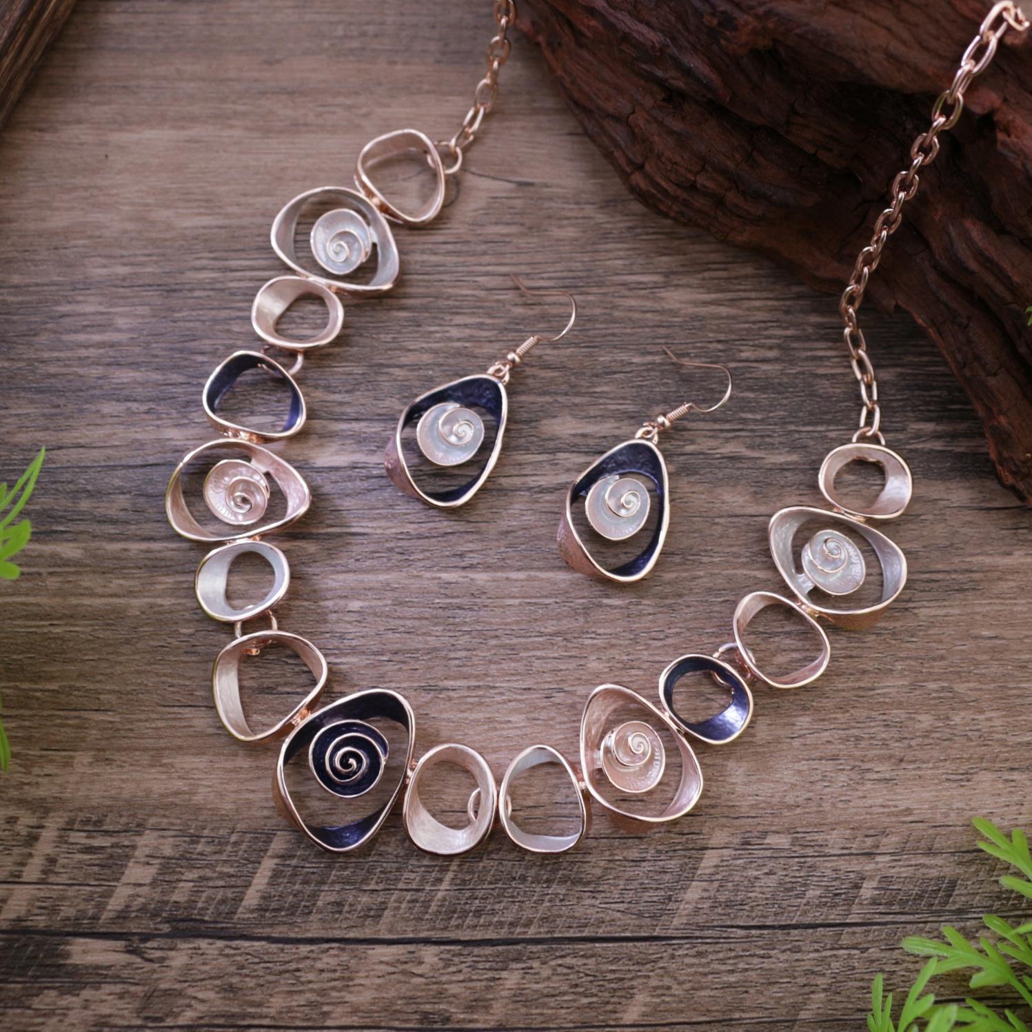 

Новый цветной набор серег и ожерелья с полыми цветами, выполненный масляной краской, женское модное высококлассное цветочное ожерелье