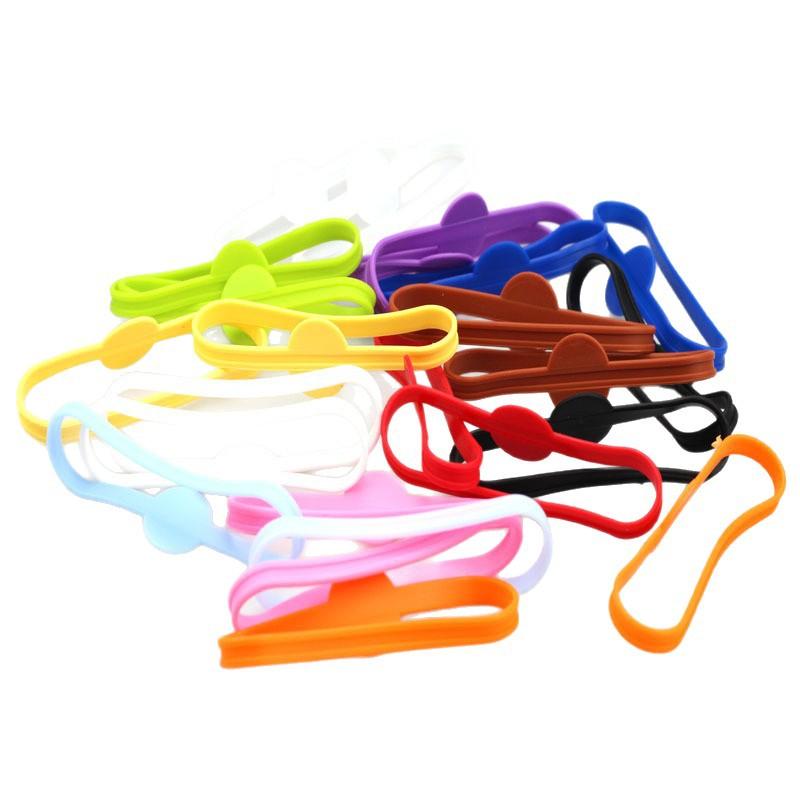 Segnabicchiere in silicone multicolore per vino rosso, ideale come ciondolo identificativo per bicchieri, etichette per feste e articoli per feste.